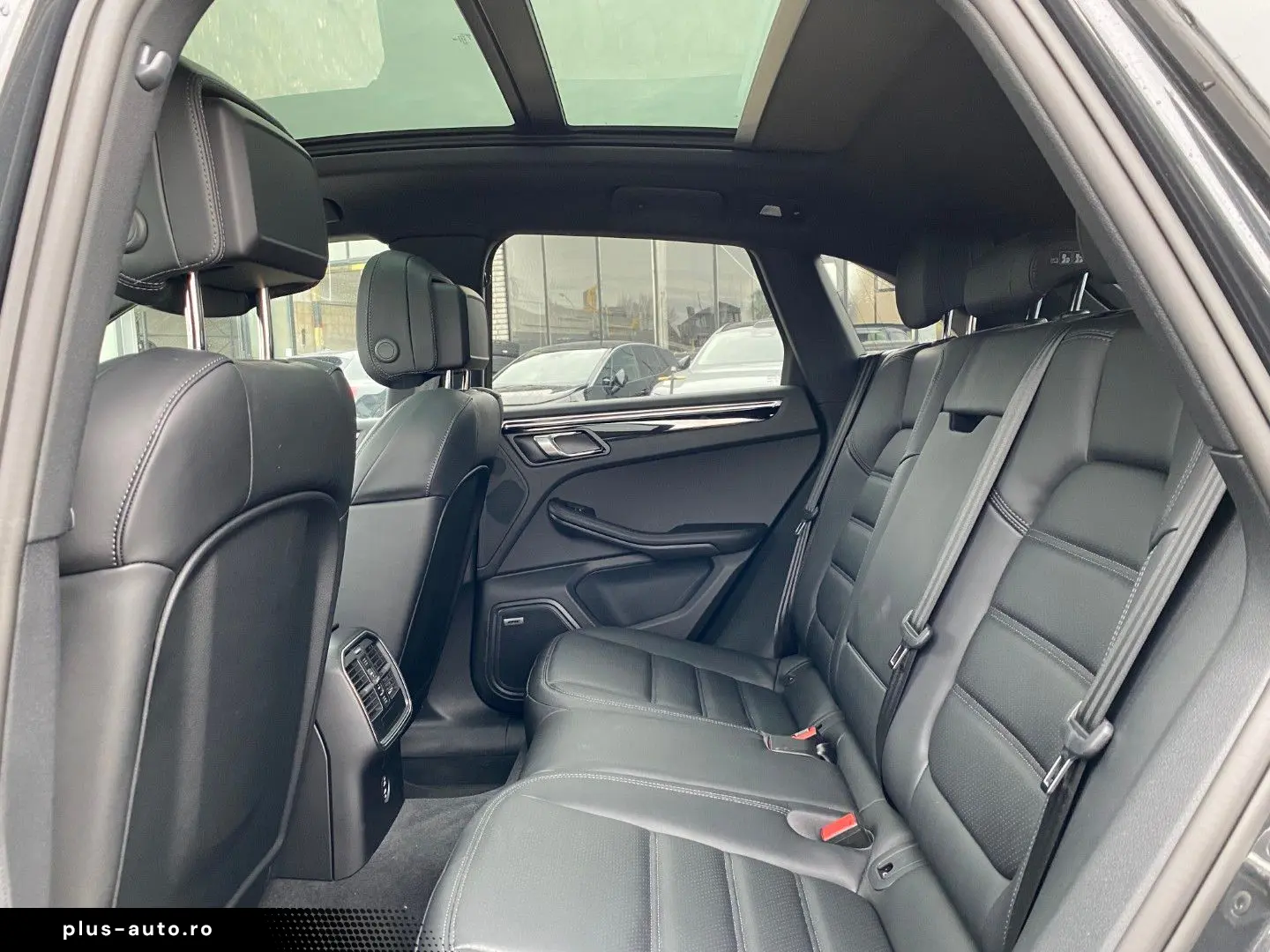 PORSCHE Macan S Chrono Pano Bose AHK Kam Navi