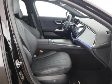 MERCEDES-BENZ E 300 de AMG Leder Sitzklima Digital Light 360