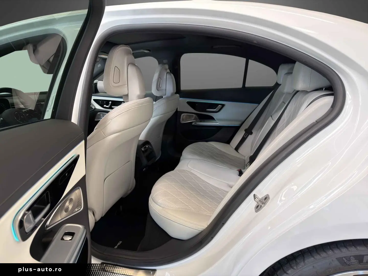 MERCEDES-BENZ E 300 e AMG Pano HUD Airmatic NIGHT Burmester