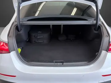 MERCEDES-BENZ E 300 e AMG Pano HUD Airmatic NIGHT Burmester