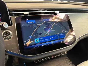 MERCEDES-BENZ E 300 e AMG Pano HUD Airmatic NIGHT Burmester