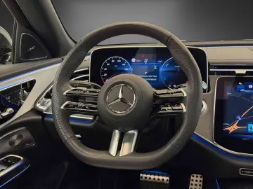 MERCEDES-BENZ E 300 e AMG Pano HUD Airmatic NIGHT Burmester
