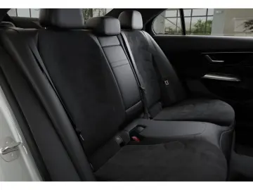 MERCEDES-BENZ E 300 e AMG-Sport DIGITAL 360 Pano Night Distr