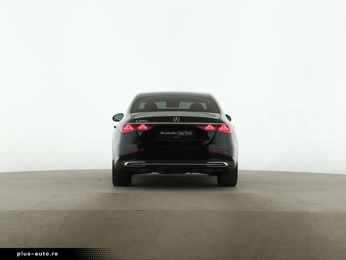 MERCEDES-BENZ E 300 e Exclusive Superscreen AHK Pano&hellip;