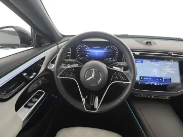 MERCEDES-BENZ E 300 e Exclusive Superscreen AHK Pano&hellip;