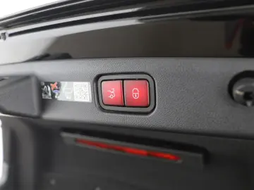 MERCEDES-BENZ E 300 e Exclusive Superscreen AHK Pano&hellip;