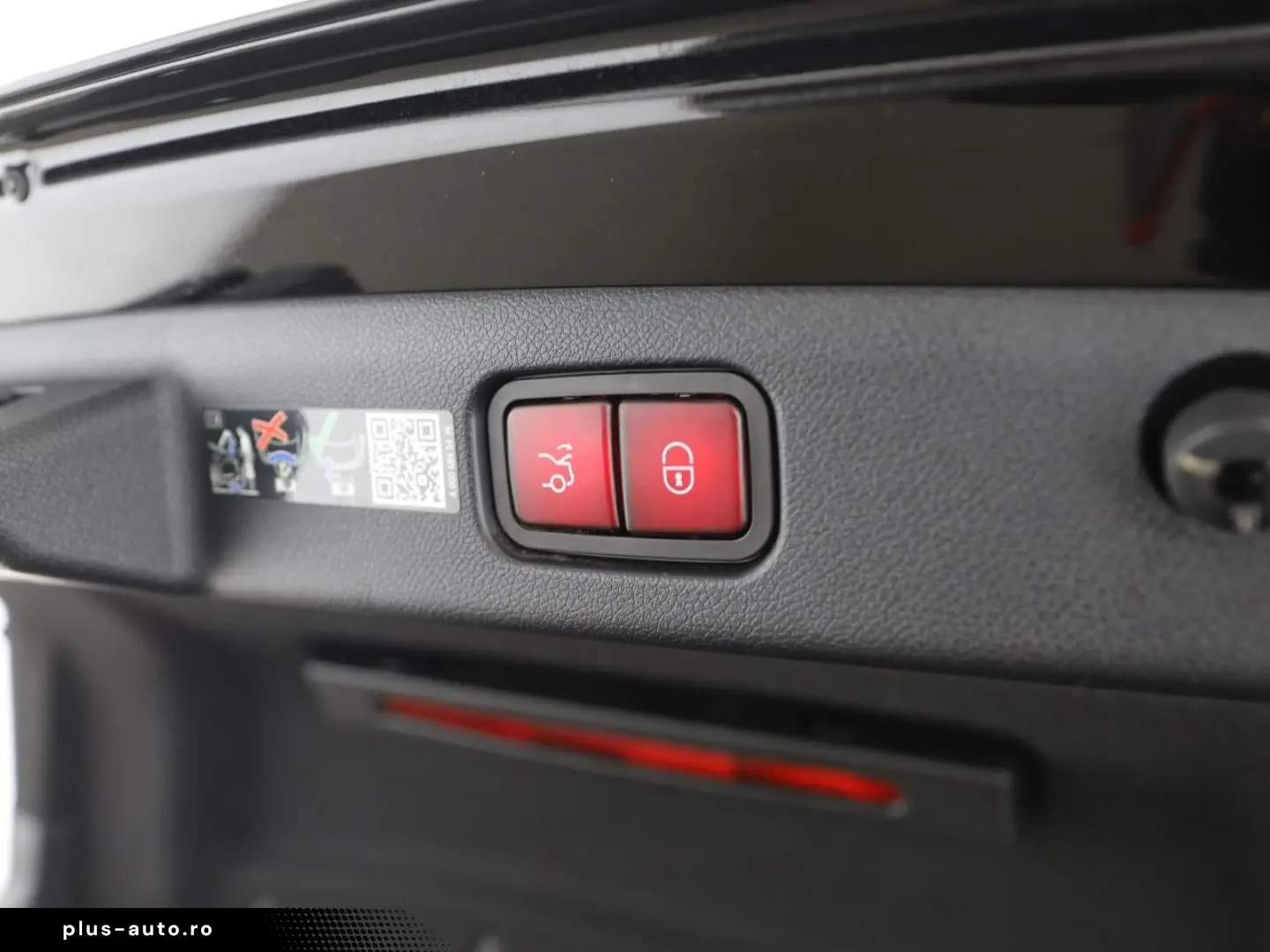 MERCEDES-BENZ E 300 e Exclusive Superscreen AHK Pano&hellip;