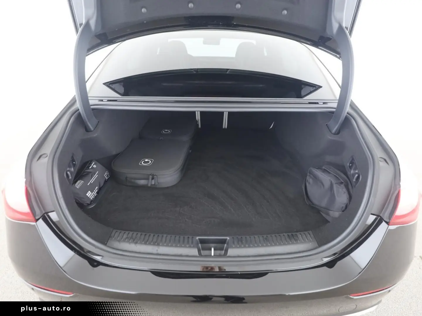 MERCEDES-BENZ E 300 e Exclusive Superscreen AHK Pano&hellip;