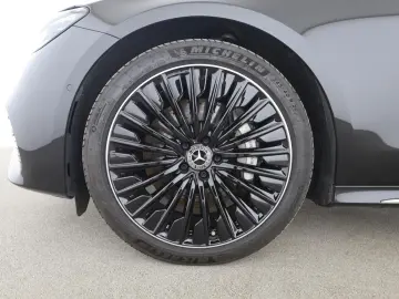 MERCEDES-BENZ E 300 e Exclusive Superscreen AHK Pano&hellip;