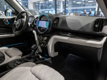 MINI Countryman Cooper S E Classic Trim ALL4 PANO HUD