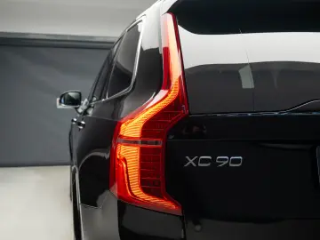 Volvo XC90 T8 eAWD Recharge