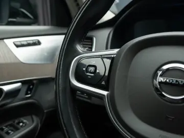 Volvo XC90 T8 eAWD Recharge