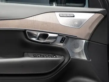 Volvo XC90 T8 eAWD Recharge