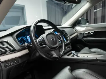 Volvo XC90 T8 eAWD Recharge