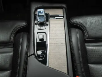 Volvo XC90 T8 eAWD Recharge