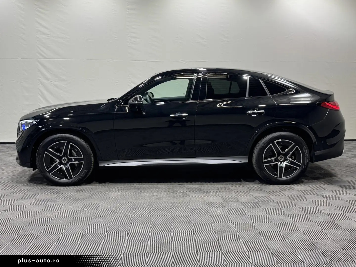 MERCEDES-BENZ GLC 300 d 4M AMG Night 360  Distro AHK Digital