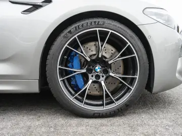 BMW M5 xDrive HUD LED SPORTABGASANLAGE ACC W-LAN H K