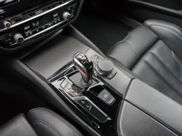 BMW M5 xDrive HUD LED SPORTABGASANLAGE ACC W-LAN H K