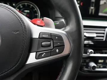 BMW M5 xDrive HUD LED SPORTABGASANLAGE ACC W-LAN H K