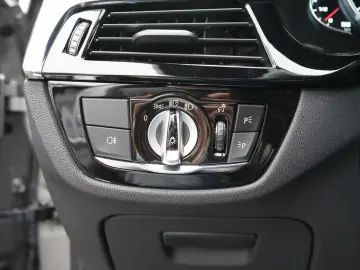 BMW M5 xDrive HUD LED SPORTABGASANLAGE ACC W-LAN H K