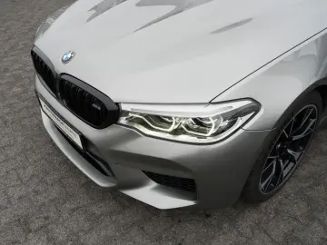 BMW M5 xDrive HUD LED SPORTABGASANLAGE ACC W-LAN H K