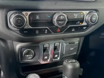 Jeep Wrangler Unlimited Sport 2.0T-GDI CarPlay