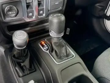 Jeep Wrangler Unlimited Sport 2.0T-GDI CarPlay