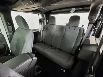 Jeep Wrangler Unlimited Sport 2.0T-GDI CarPlay