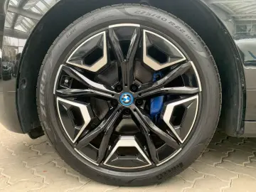 BMW iX xDrive40 SPORT ELEKTRO LASER HUD PANO 22  AHK