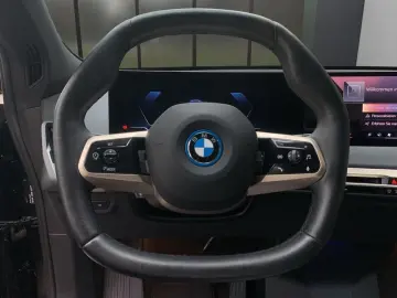 BMW iX xDrive40 SPORT ELEKTRO LASER HUD PANO 22  AHK