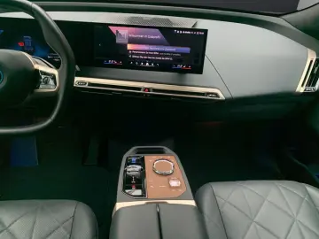 BMW iX xDrive40 SPORT ELEKTRO LASER HUD PANO 22  AHK