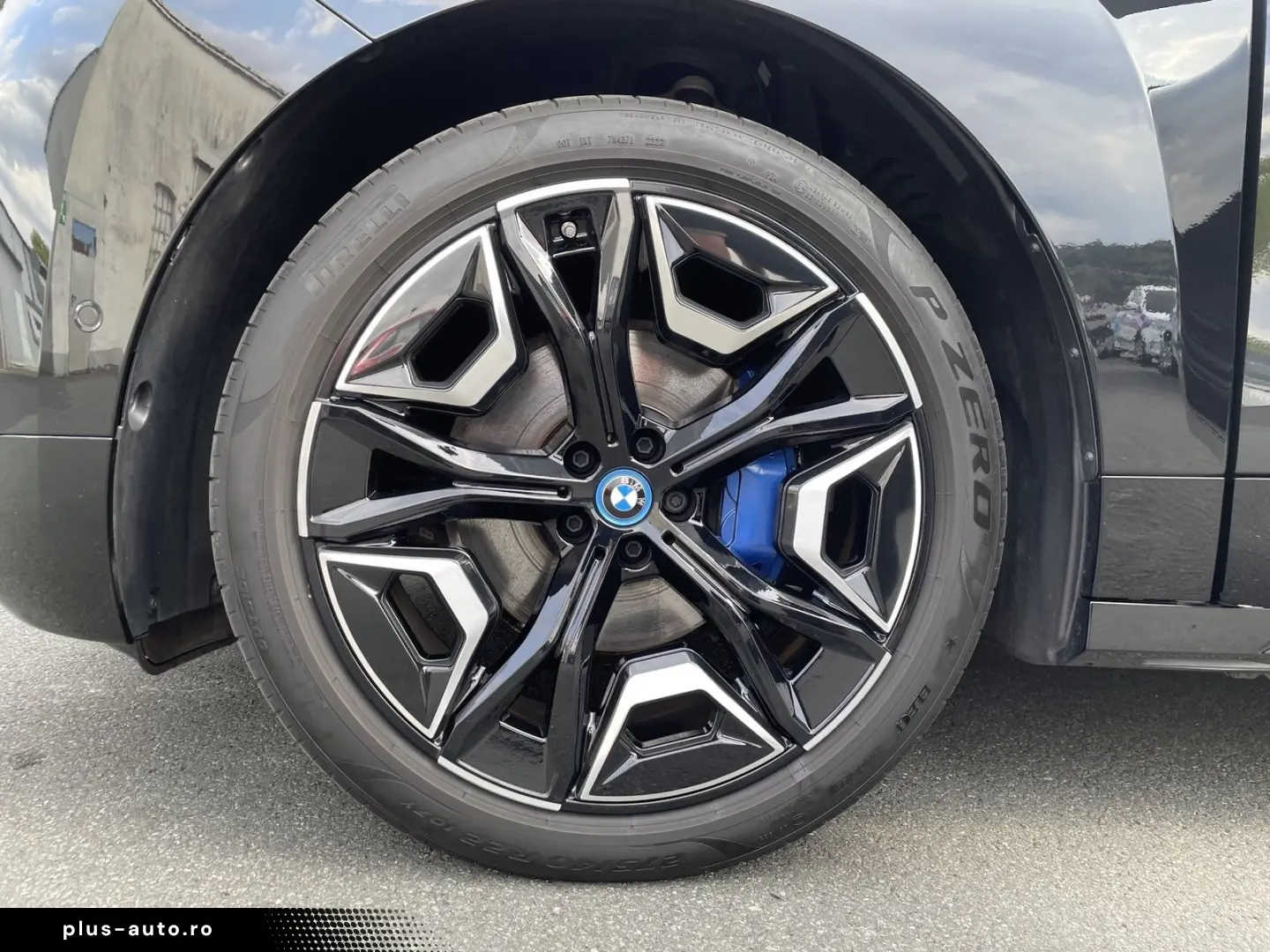 BMW iX xDrive40 SPORTPAKET H&K HIFI PANO AHK LASER A