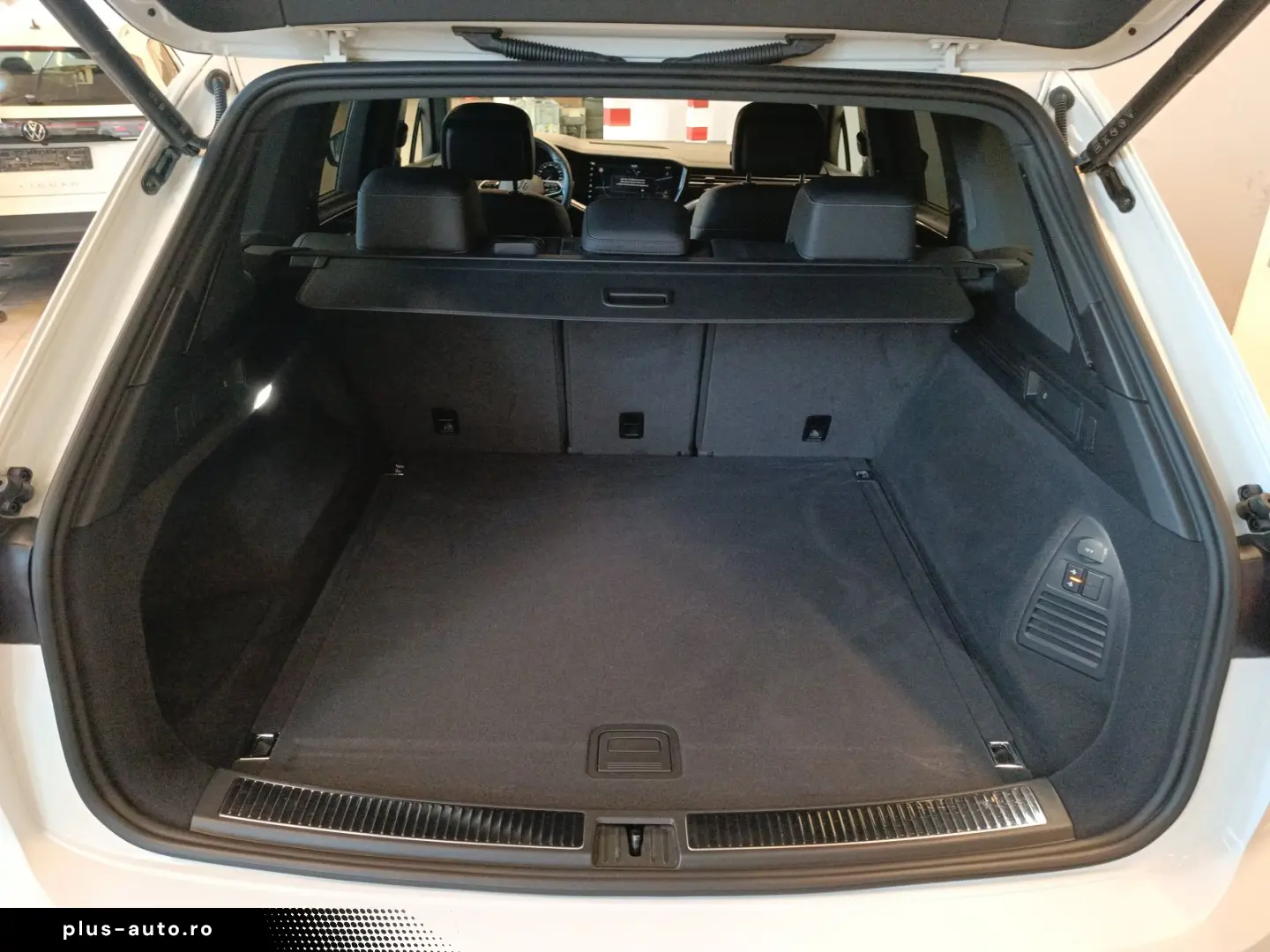 VW Touareg V6 3.0 TDI R-Line 4M AHK Memory Navi DC