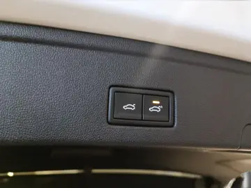 VW Touareg V6 3.0 TDI R-Line 4M AHK Memory Navi DC