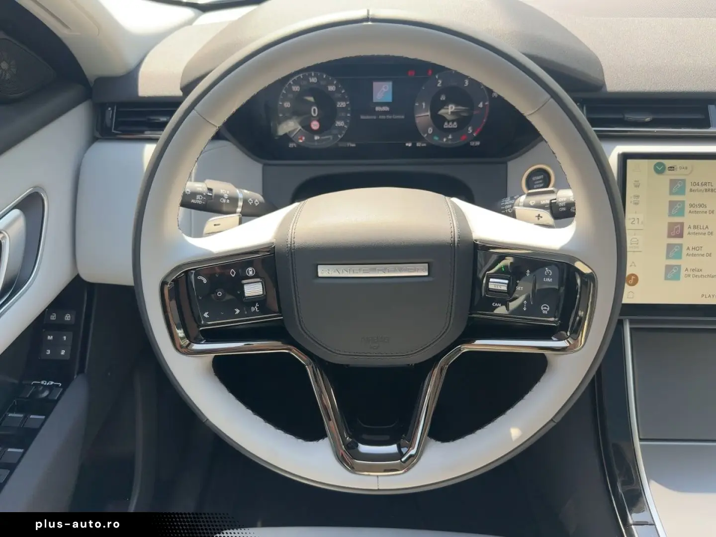 LAND ROVER RANGE ROVER VELAR D300 Dynamic SE Pano