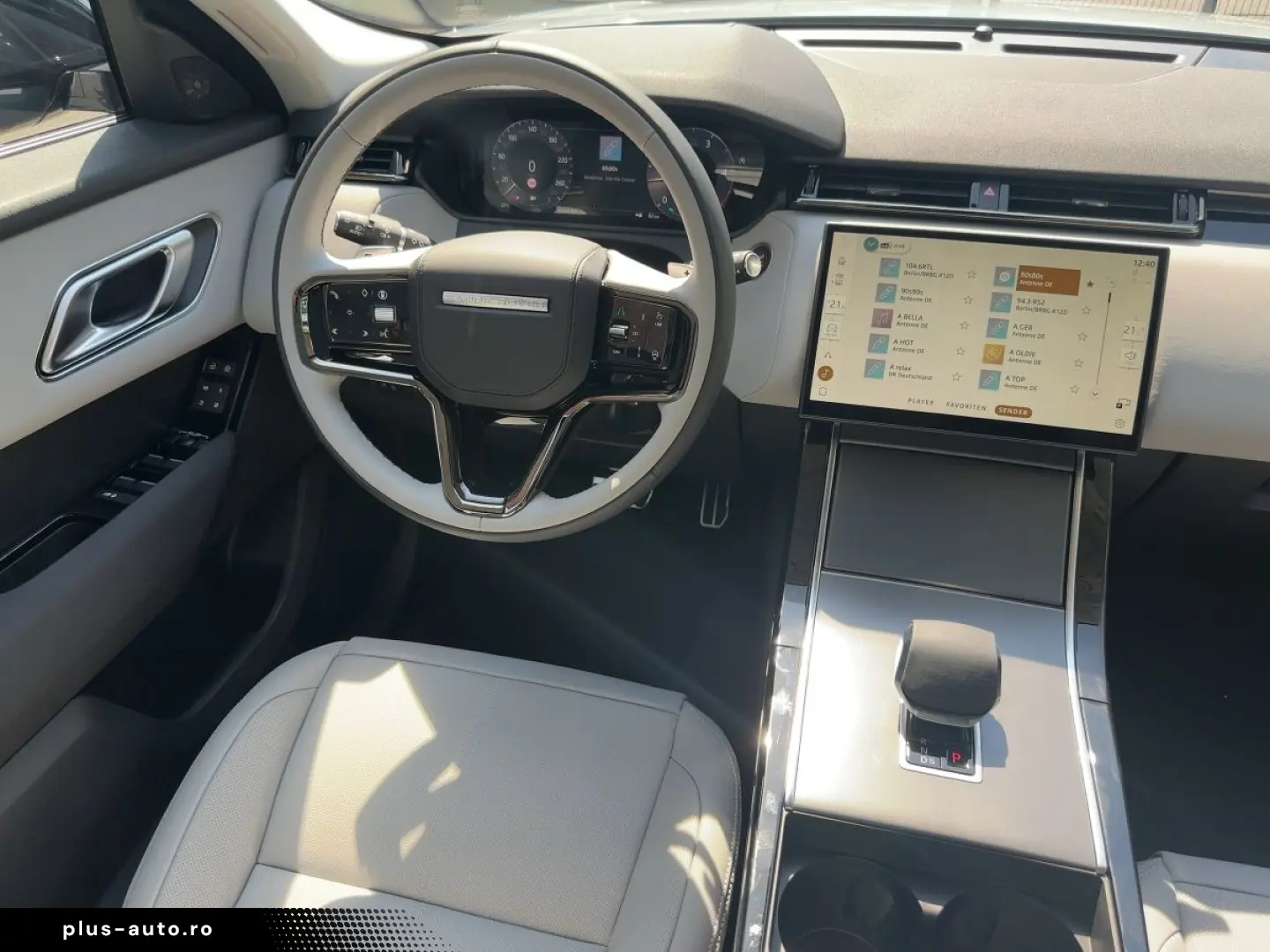 LAND ROVER RANGE ROVER VELAR D300 Dynamic SE Pano