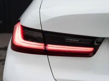 BMW Seria 3 318i Aut. M Sport