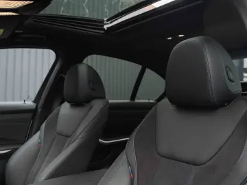 BMW Seria 3 318i Aut. M Sport