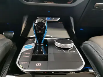 BMW iX3 1 89 %   GAP   48 M H K Pano AHK