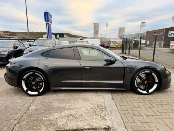 PORSCHE Taycan Turbo SportChrono Pano Massage Matrix