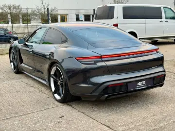 PORSCHE Taycan Turbo SportChrono Pano Massage Matrix