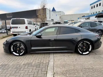 PORSCHE Taycan Turbo SportChrono Pano Massage Matrix