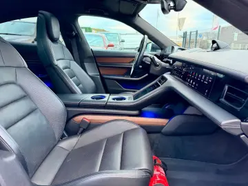 PORSCHE Taycan Turbo SportChrono Pano Massage Matrix