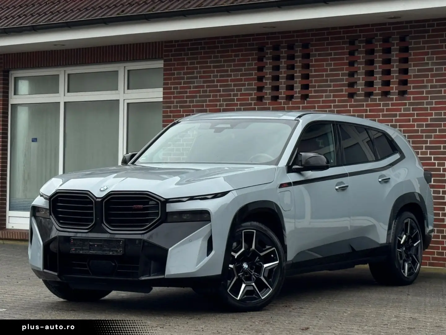 BMW XM LABEL RED  Bowers & Wilkins Massage Adapt.M