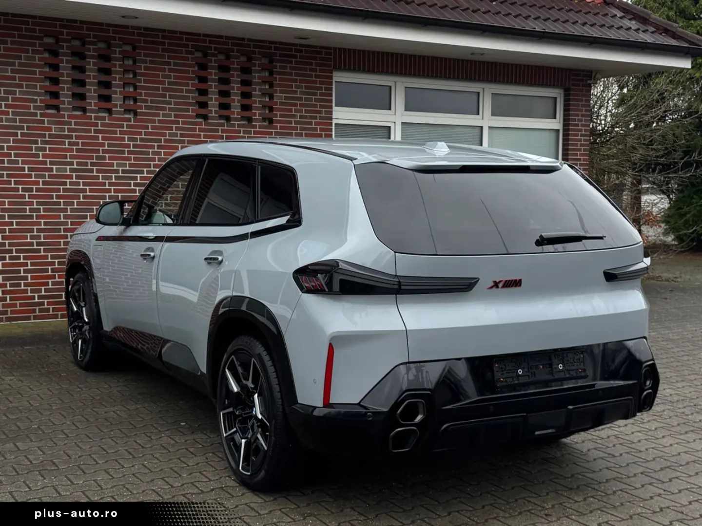 BMW XM LABEL RED  Bowers & Wilkins Massage Adapt.M