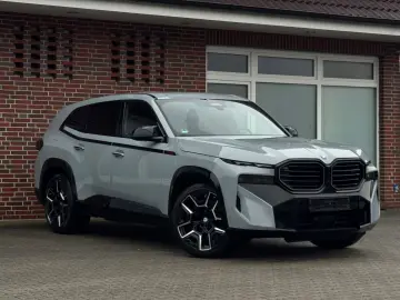 BMW XM LABEL RED  Bowers & Wilkins Massage Adapt.M