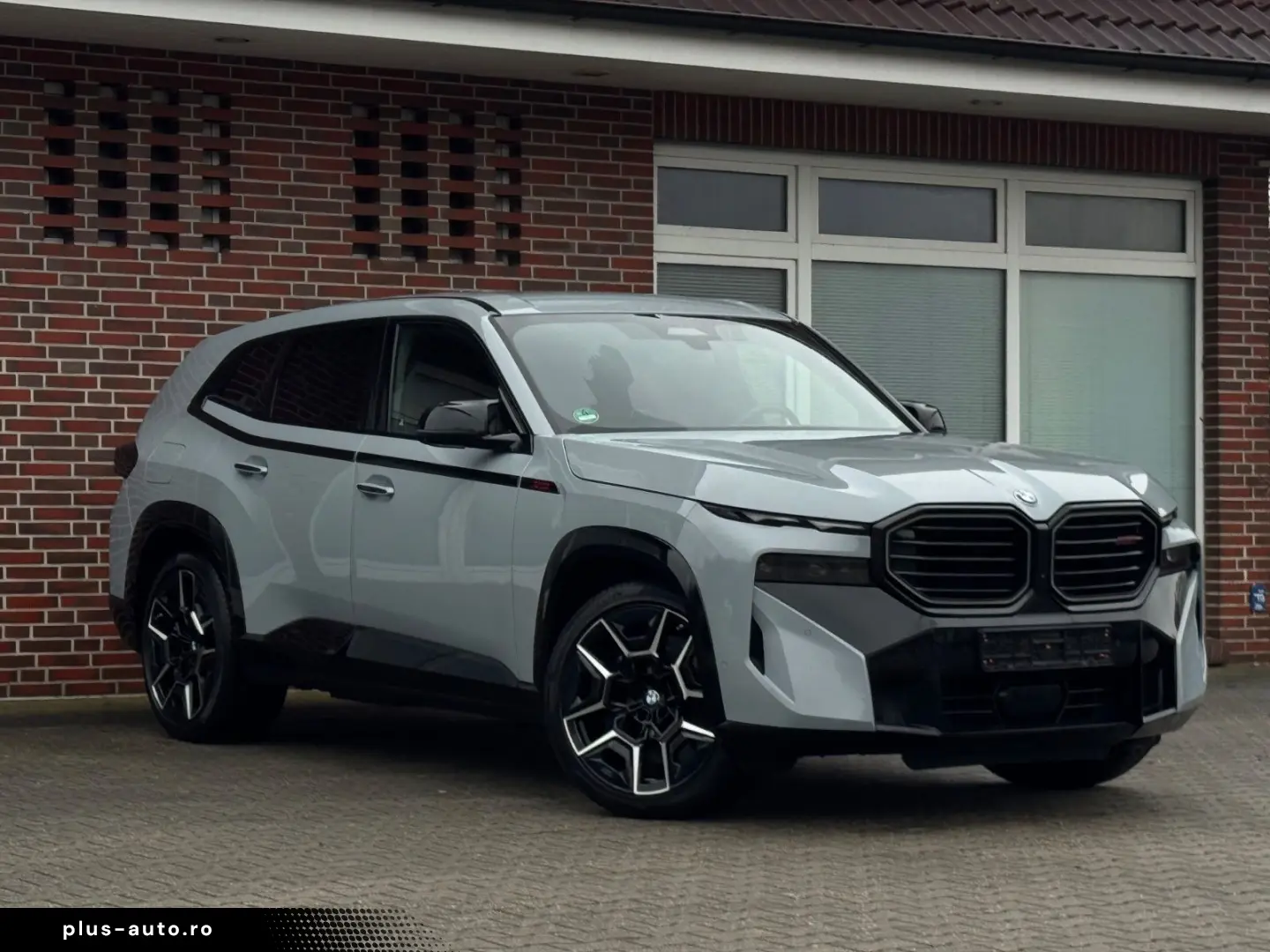 BMW XM LABEL RED  Bowers & Wilkins Massage Adapt.M