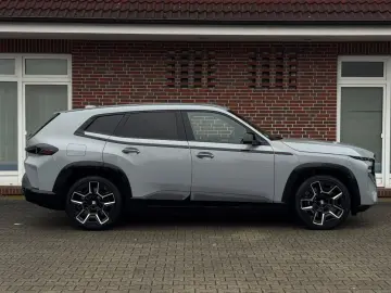 BMW XM LABEL RED  Bowers & Wilkins Massage Adapt.M