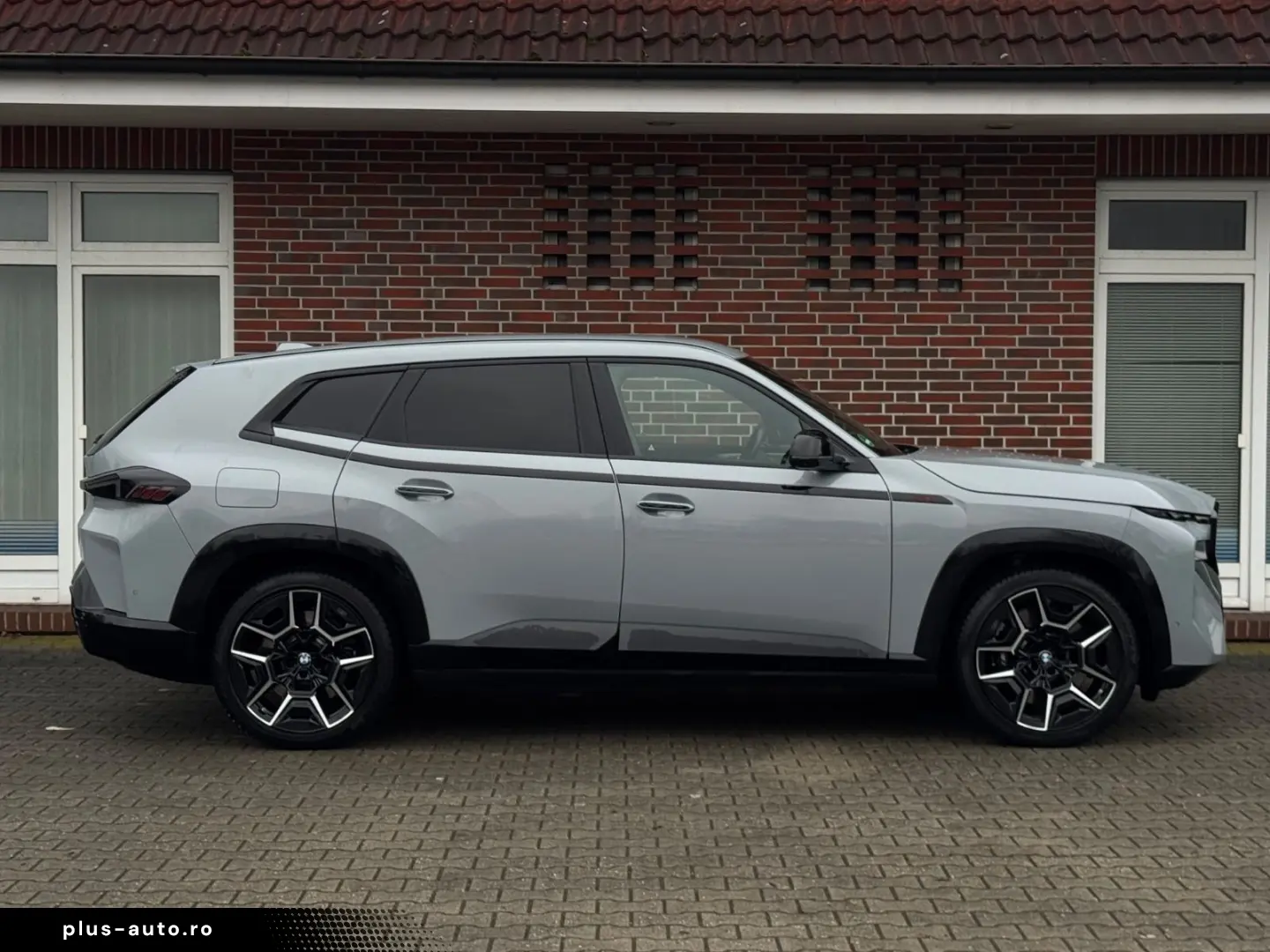 BMW XM LABEL RED  Bowers & Wilkins Massage Adapt.M