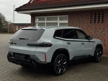 BMW XM LABEL RED  Bowers & Wilkins Massage Adapt.M